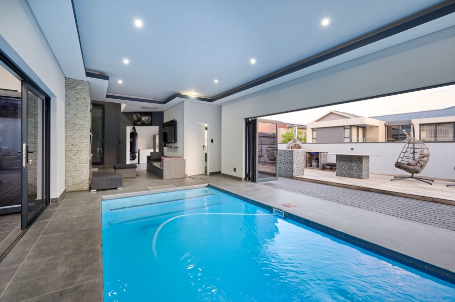 5 Bedroom Property for Sale in Waterfall Country Estate Gauteng