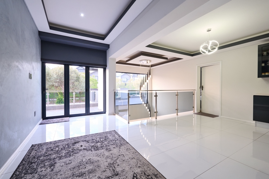 5 Bedroom Property for Sale in Waterfall Country Estate Gauteng