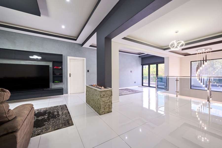 5 Bedroom Property for Sale in Waterfall Country Estate Gauteng