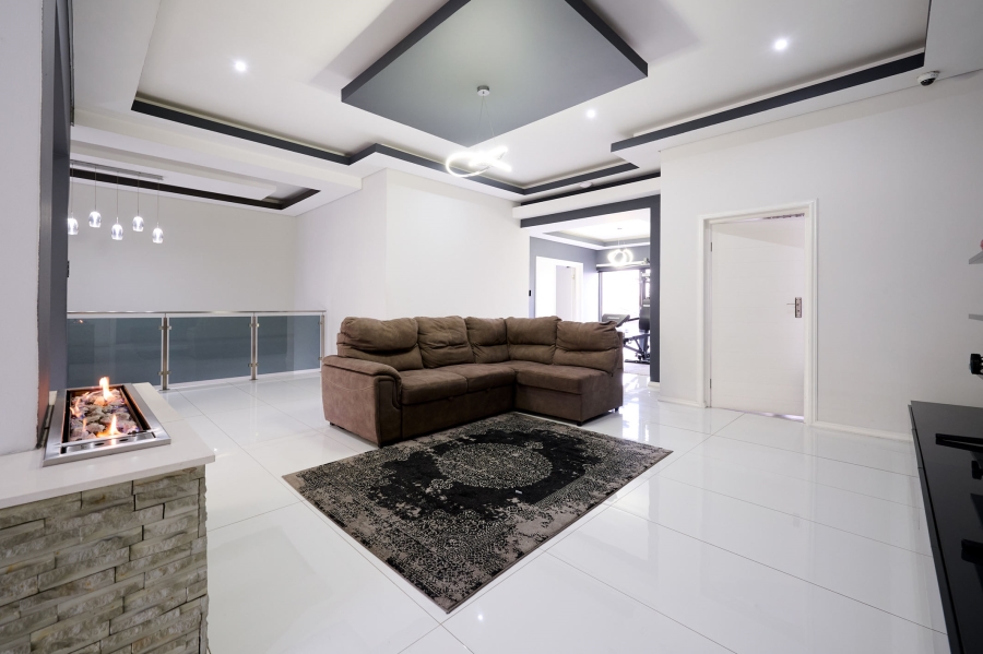 5 Bedroom Property for Sale in Waterfall Country Estate Gauteng