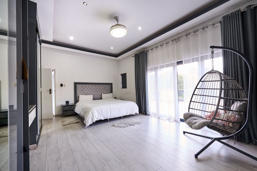 5 Bedroom Property for Sale in Waterfall Country Estate Gauteng