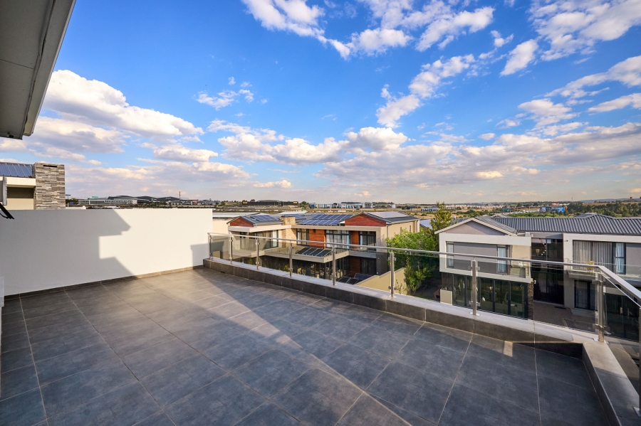 5 Bedroom Property for Sale in Waterfall Country Estate Gauteng