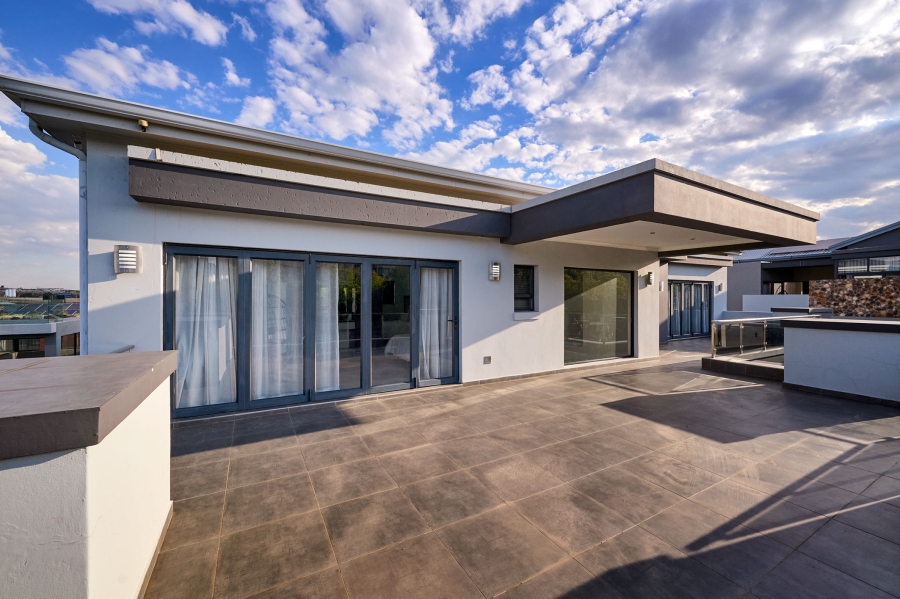 5 Bedroom Property for Sale in Waterfall Country Estate Gauteng