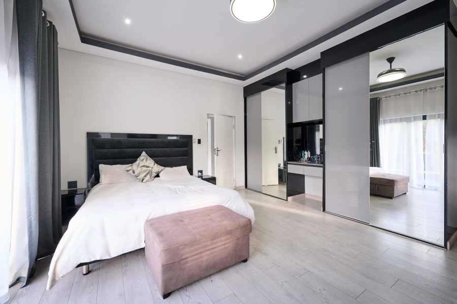 5 Bedroom Property for Sale in Waterfall Country Estate Gauteng