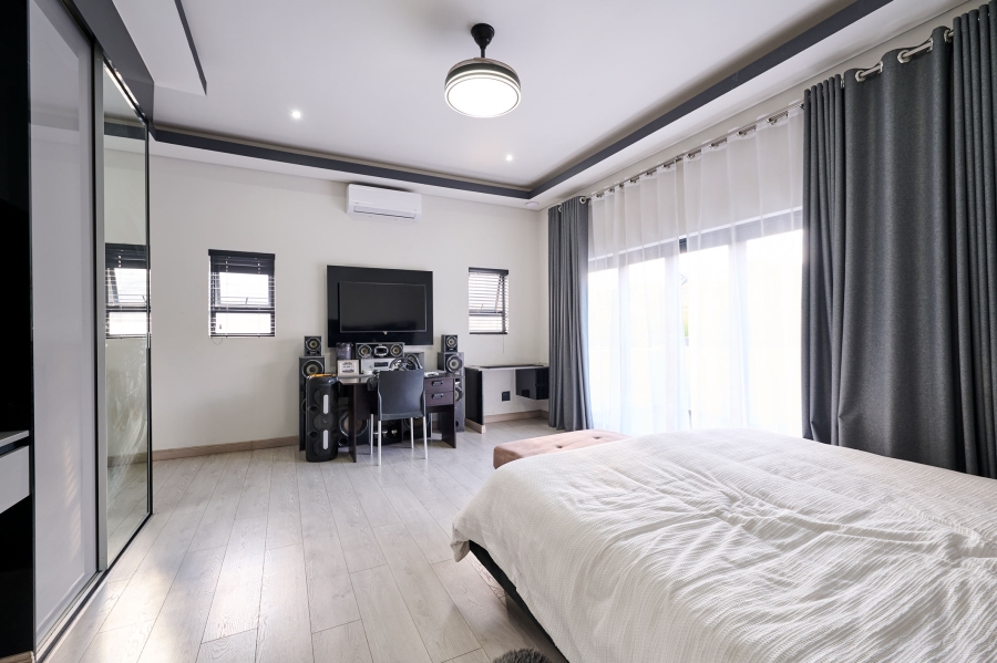 5 Bedroom Property for Sale in Waterfall Country Estate Gauteng