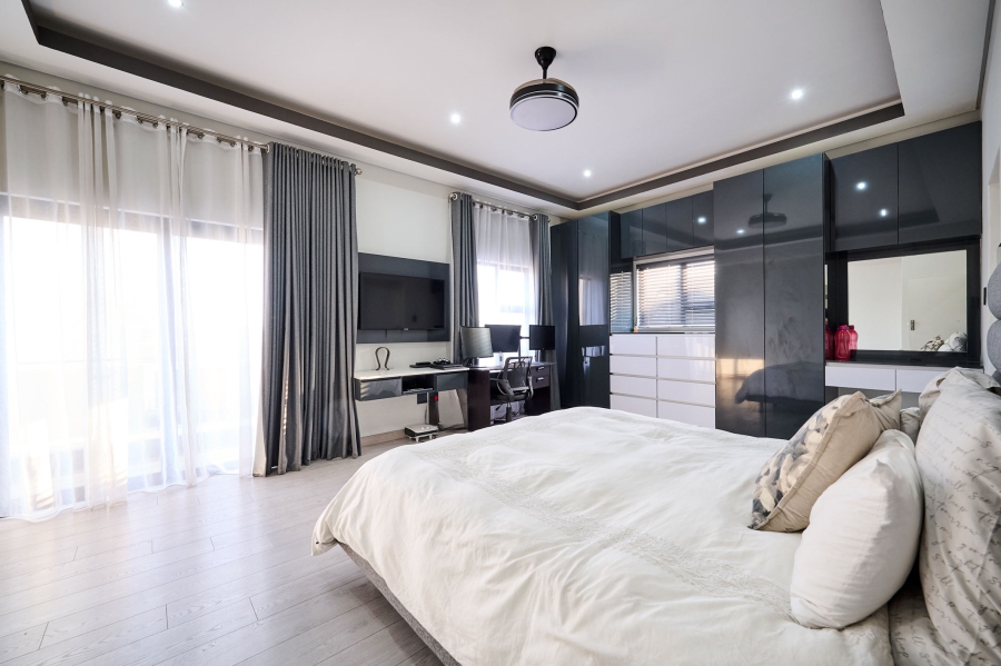 5 Bedroom Property for Sale in Waterfall Country Estate Gauteng
