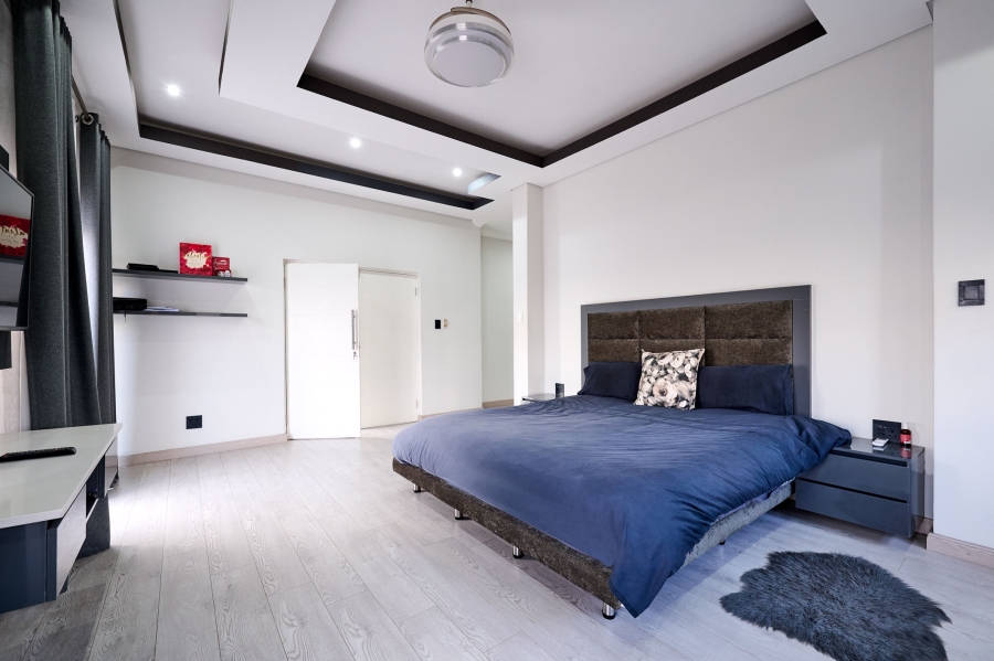 5 Bedroom Property for Sale in Waterfall Country Estate Gauteng