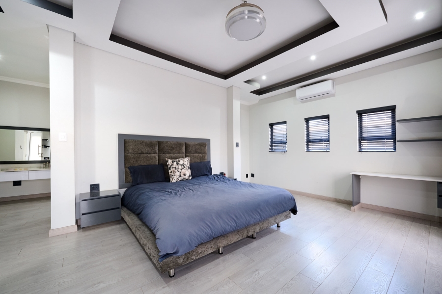 5 Bedroom Property for Sale in Waterfall Country Estate Gauteng