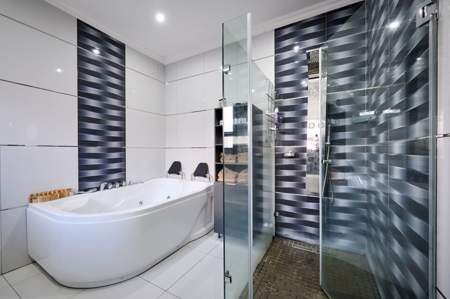 5 Bedroom Property for Sale in Waterfall Country Estate Gauteng
