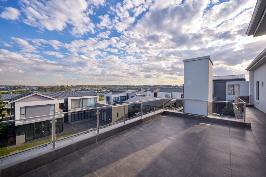 5 Bedroom Property for Sale in Waterfall Country Estate Gauteng