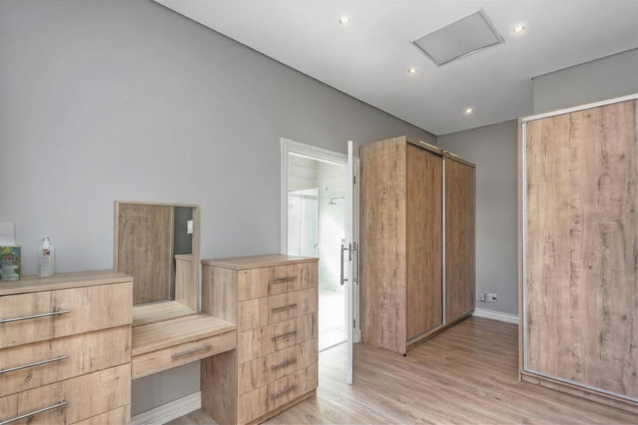 5 Bedroom Property for Sale in Waterfall Country Estate Gauteng