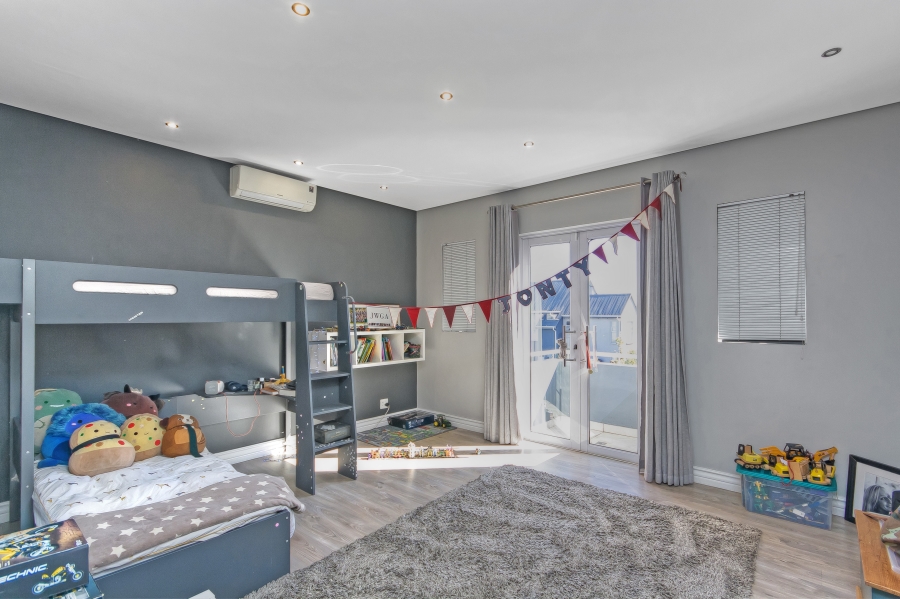 5 Bedroom Property for Sale in Waterfall Country Estate Gauteng