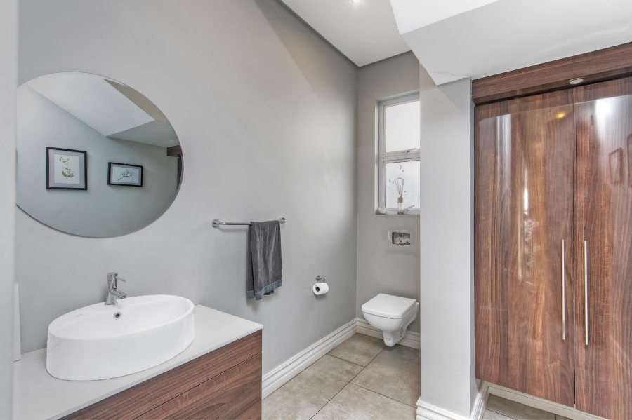 5 Bedroom Property for Sale in Waterfall Country Estate Gauteng