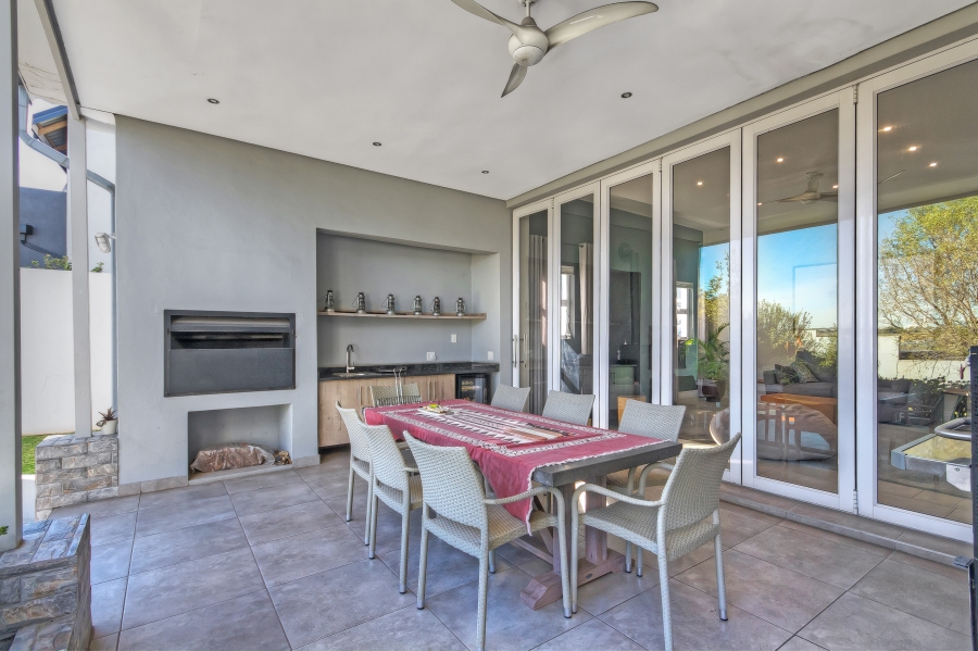 5 Bedroom Property for Sale in Waterfall Country Estate Gauteng