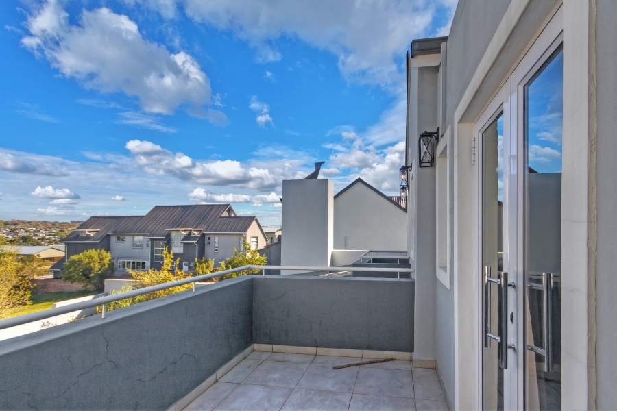 5 Bedroom Property for Sale in Waterfall Country Estate Gauteng
