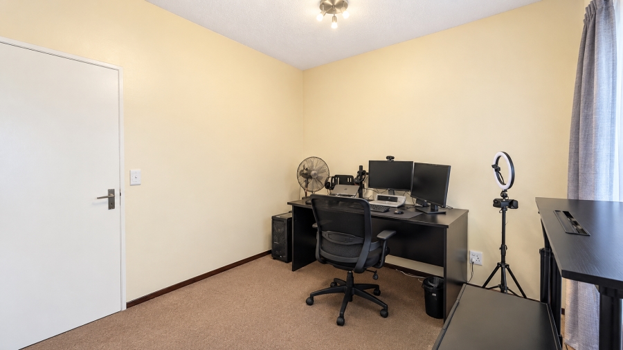 2 Bedroom Property for Sale in Pineslopes Gauteng