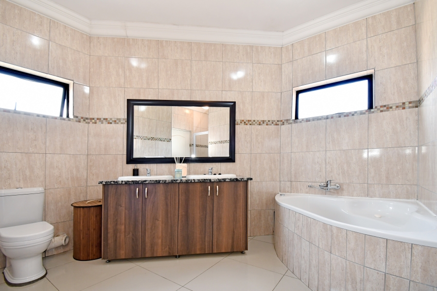 4 Bedroom Property for Sale in Sagewood Gauteng
