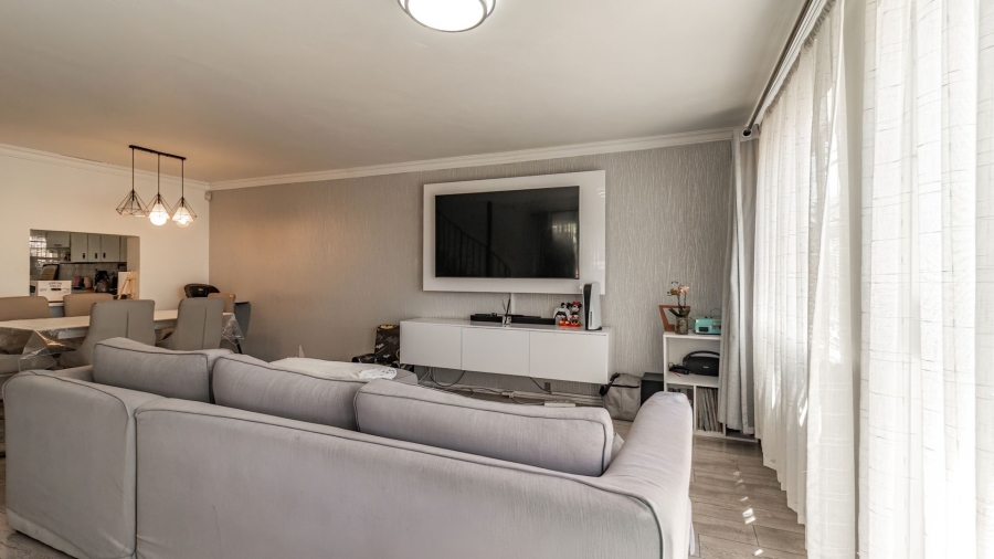 3 Bedroom Property for Sale in Roseacre Gauteng