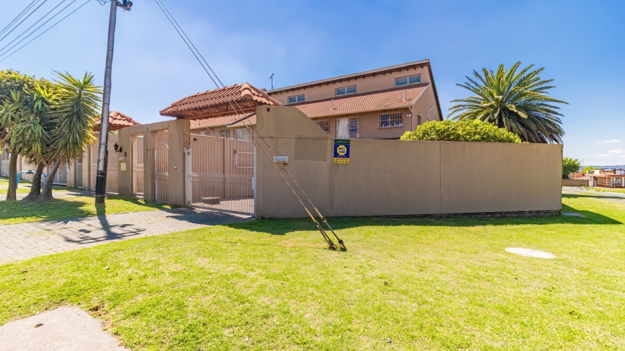 3 Bedroom Property for Sale in Roseacre Gauteng