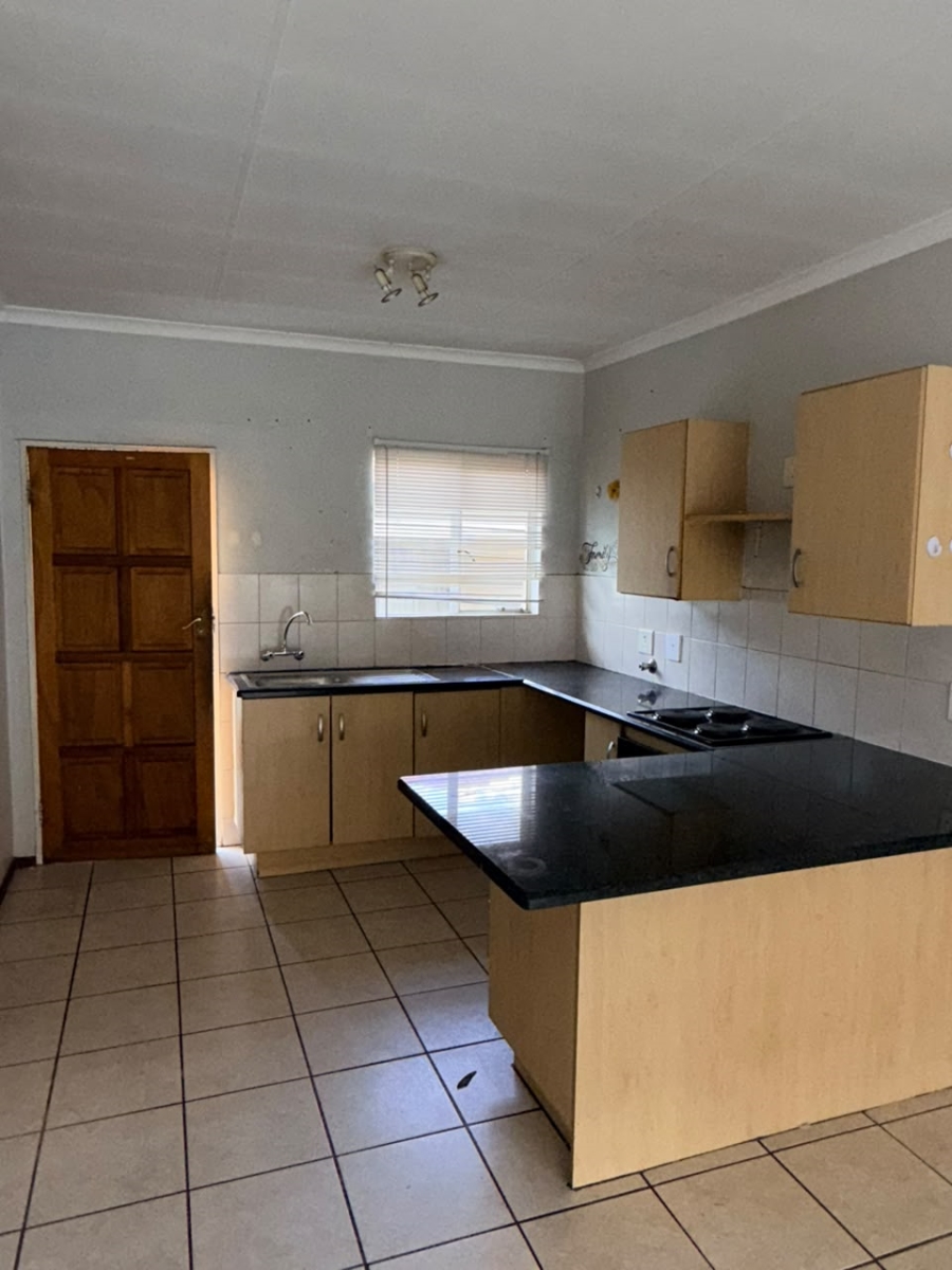 To Let 2 Bedroom Property for Rent in Wilgeheuwel Gauteng
