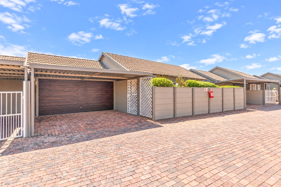 2 Bedroom Property for Sale in Allens Nek Gauteng