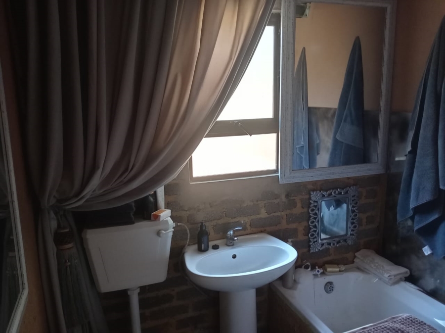 2 Bedroom Property for Sale in Rikasrus A H Gauteng