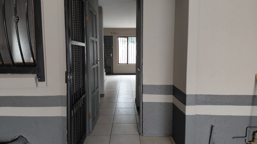 To Let 2 Bedroom Property for Rent in Greenhills Gauteng