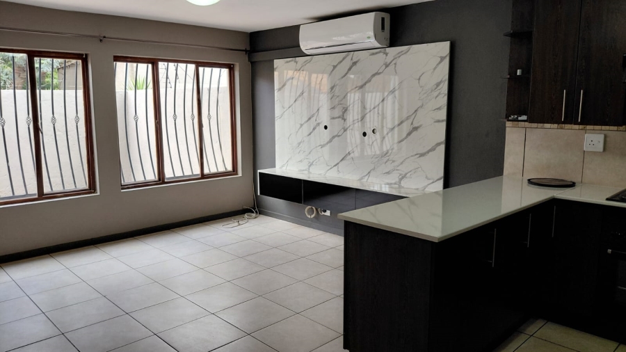 To Let 2 Bedroom Property for Rent in Greenhills Gauteng