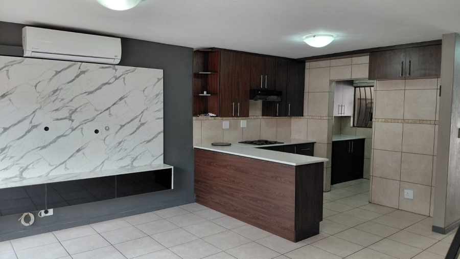 To Let 2 Bedroom Property for Rent in Greenhills Gauteng