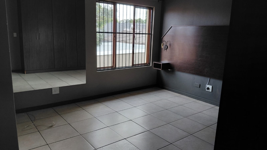 To Let 2 Bedroom Property for Rent in Greenhills Gauteng