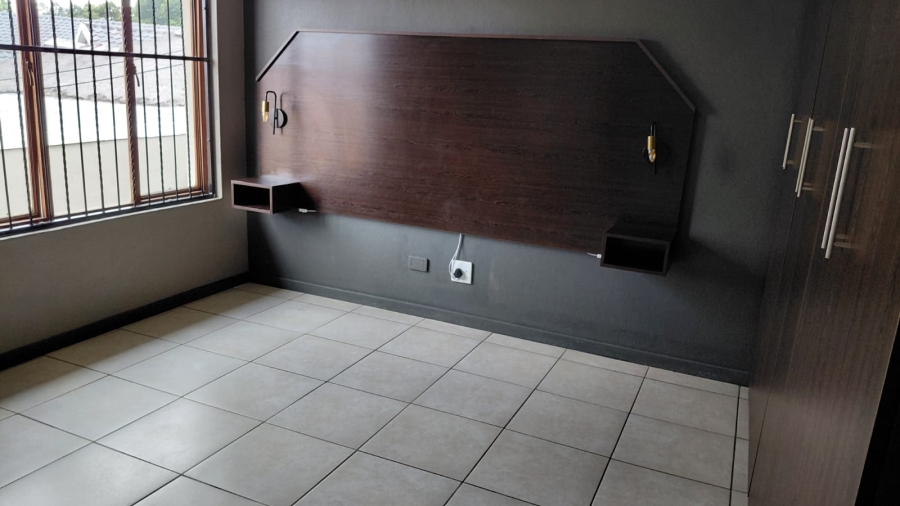 To Let 2 Bedroom Property for Rent in Greenhills Gauteng