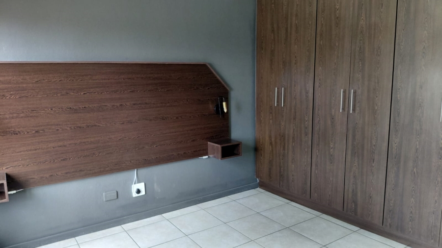 To Let 2 Bedroom Property for Rent in Greenhills Gauteng