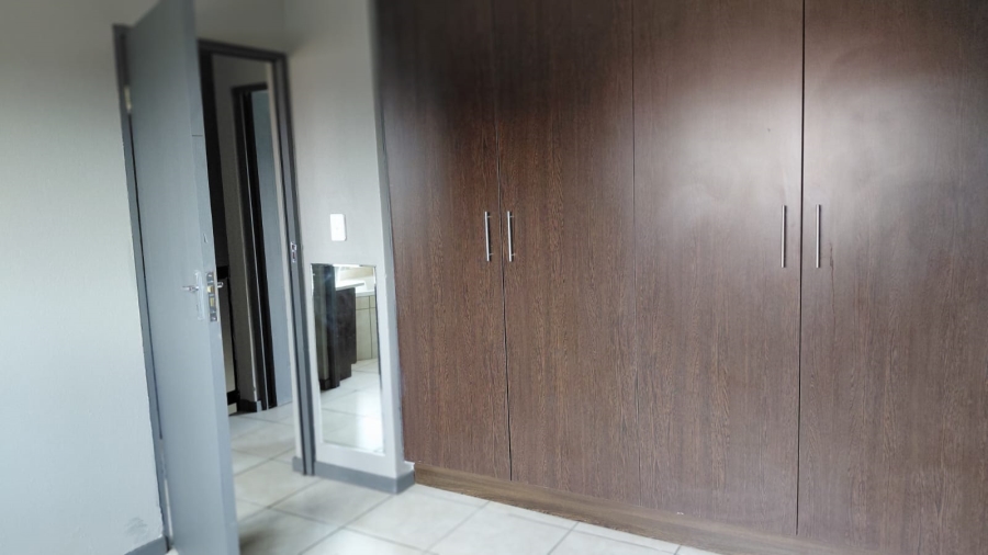 To Let 2 Bedroom Property for Rent in Greenhills Gauteng