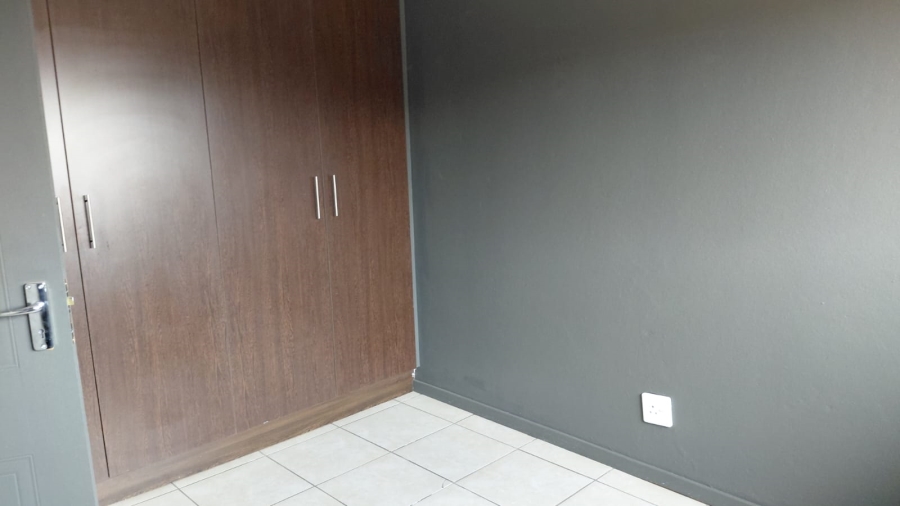 To Let 2 Bedroom Property for Rent in Greenhills Gauteng
