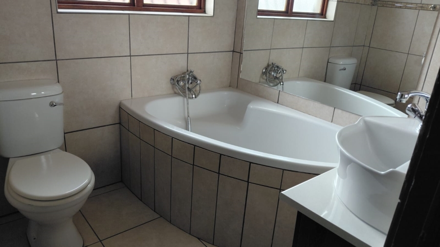 To Let 2 Bedroom Property for Rent in Greenhills Gauteng