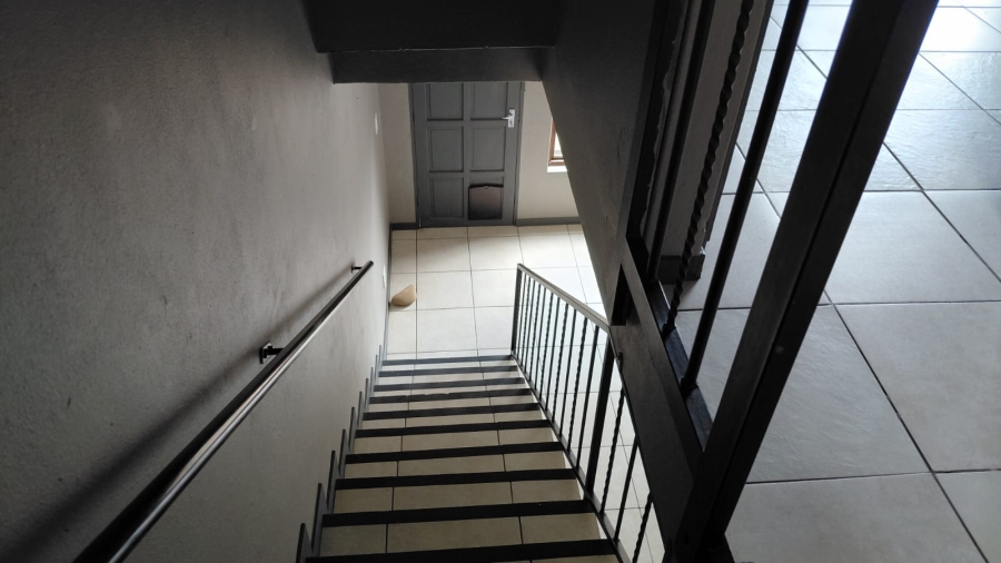 To Let 2 Bedroom Property for Rent in Greenhills Gauteng