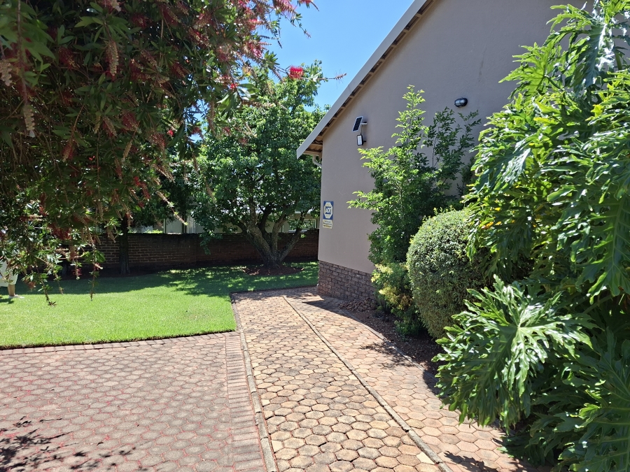 5 Bedroom Property for Sale in Wilro Park Gauteng