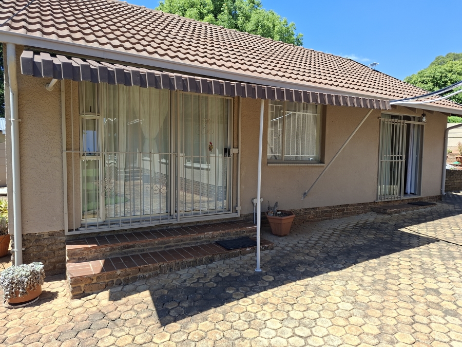 5 Bedroom Property for Sale in Wilro Park Gauteng