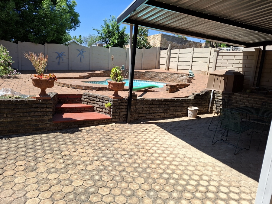 5 Bedroom Property for Sale in Wilro Park Gauteng