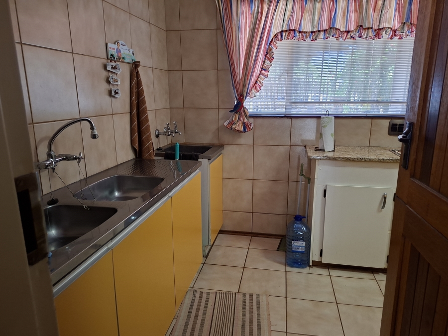 5 Bedroom Property for Sale in Wilro Park Gauteng