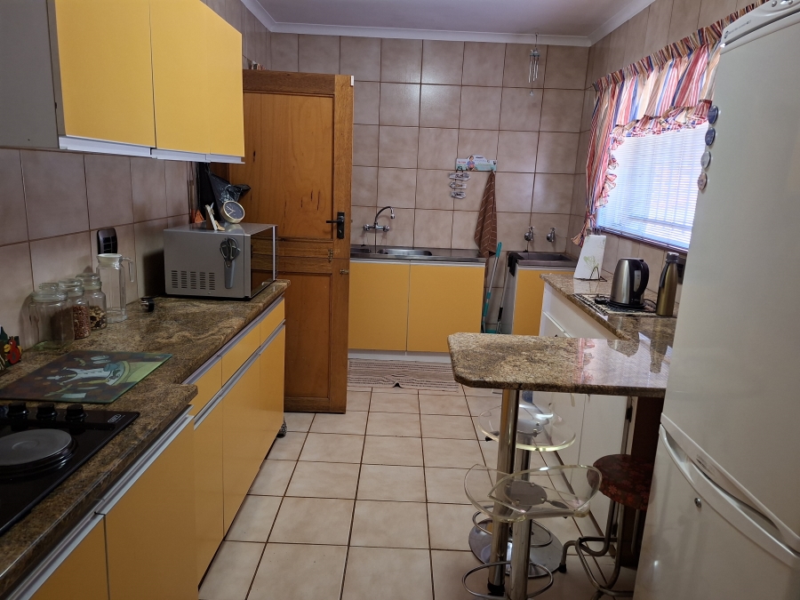 5 Bedroom Property for Sale in Wilro Park Gauteng