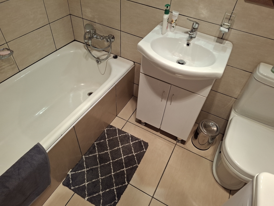 5 Bedroom Property for Sale in Wilro Park Gauteng