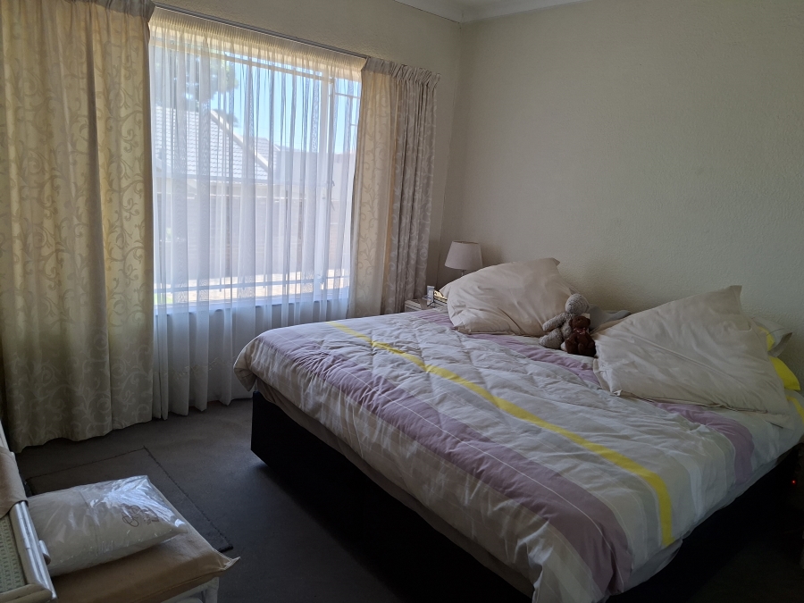 5 Bedroom Property for Sale in Wilro Park Gauteng