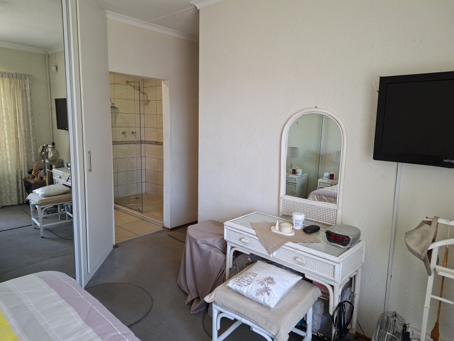 5 Bedroom Property for Sale in Wilro Park Gauteng