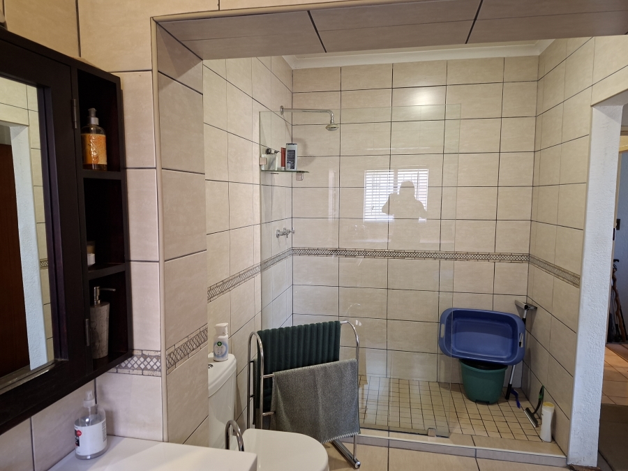 5 Bedroom Property for Sale in Wilro Park Gauteng