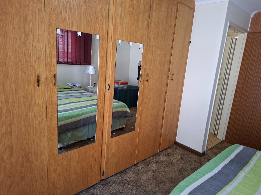 5 Bedroom Property for Sale in Wilro Park Gauteng