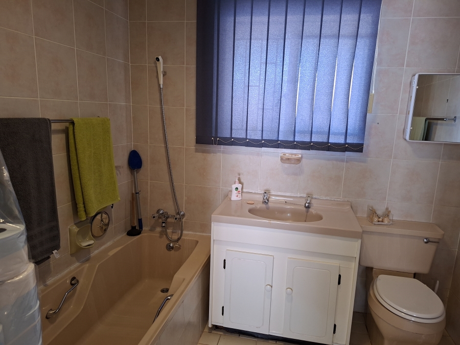 5 Bedroom Property for Sale in Wilro Park Gauteng