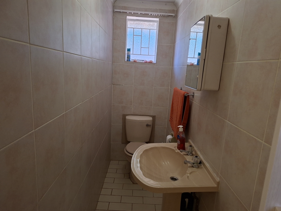 5 Bedroom Property for Sale in Wilro Park Gauteng