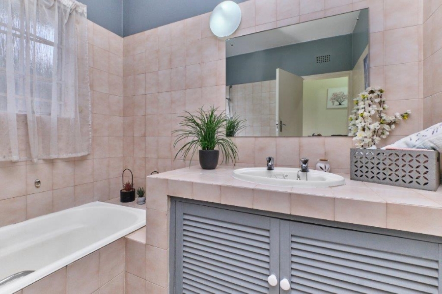 2 Bedroom Property for Sale in Bryanston Gauteng