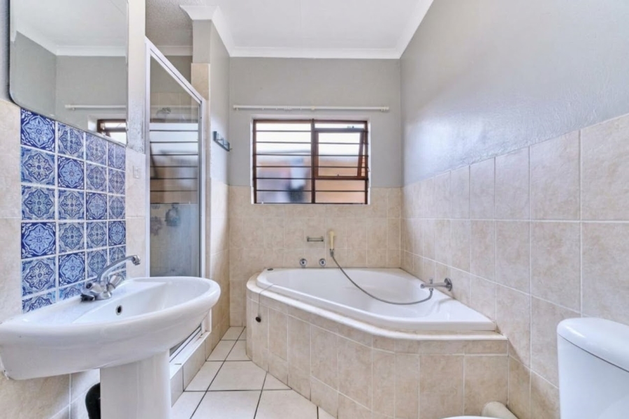 3 Bedroom Property for Sale in North Riding Gauteng